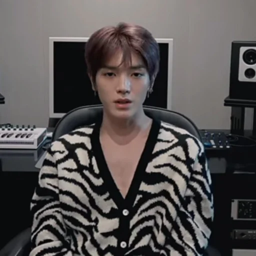 🍤 Стикер «taeyong» для Telegram
