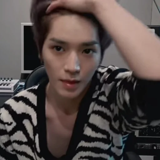 🍤 Стикер «taeyong» для Telegram