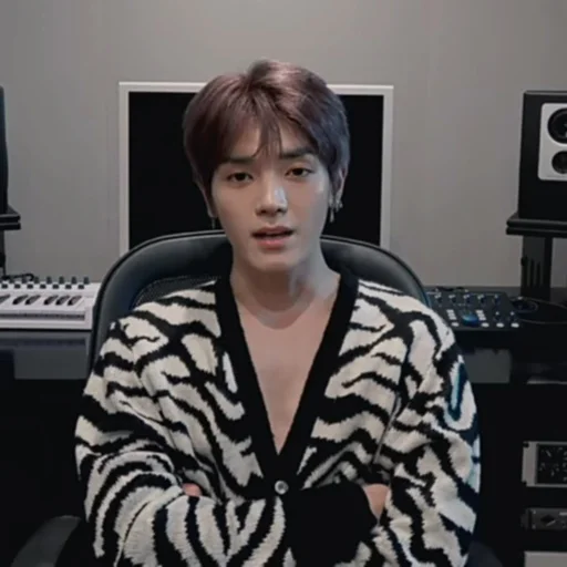 🍤 Стикер «taeyong» для Telegram