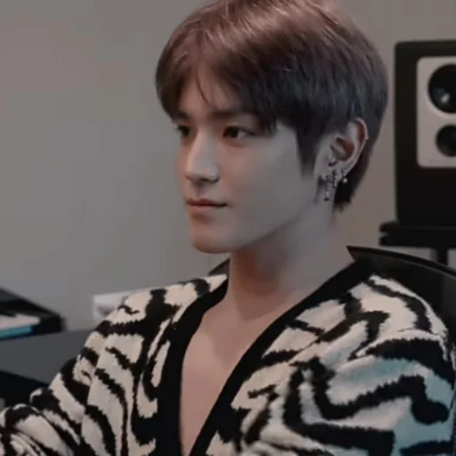 🍤 Стикер «taeyong» для Telegram