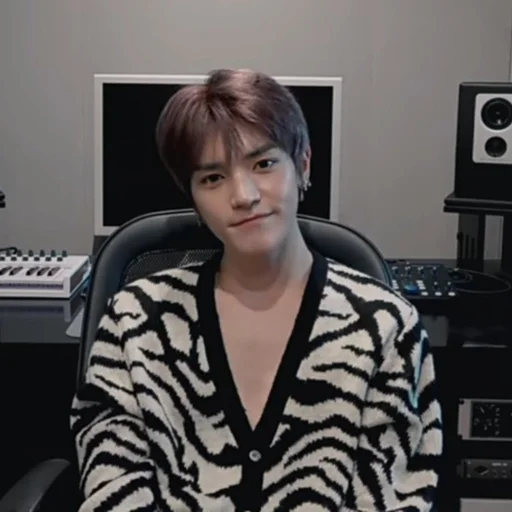 🍤 Стикер «taeyong» для Telegram