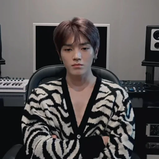 🍤 Стикер «taeyong» для Telegram