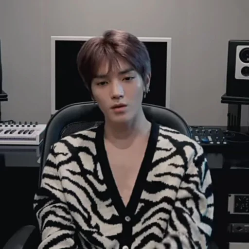 🍤 Стикер «taeyong» для Telegram