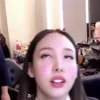 🙄 Эмодзи «Twice» для Telegram