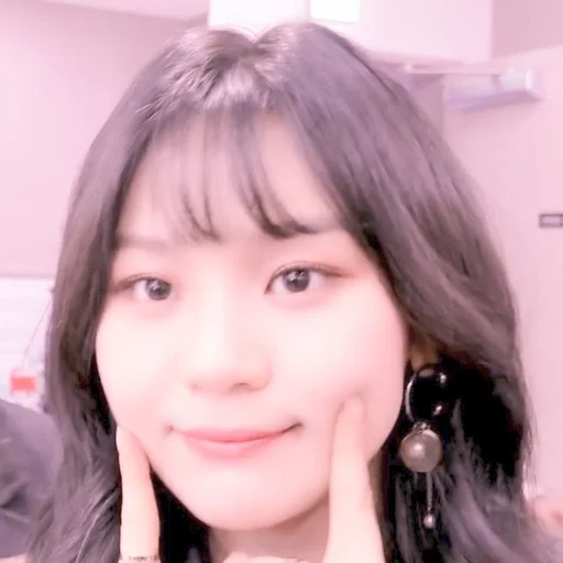 🌷 Стикер «Umji itzy» для Telegram