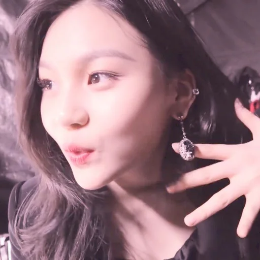 🌷 Стикер «Umji itzy» для Telegram
