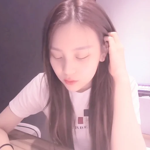 🌷 Стикер «Umji itzy» для Telegram
