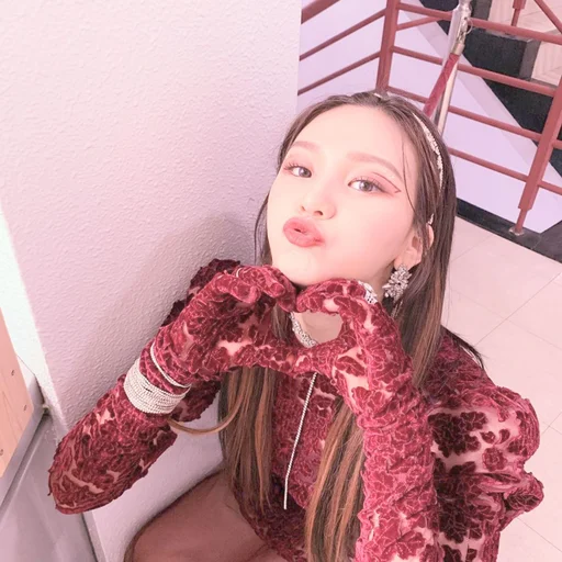 🌷 Стикер «Umji itzy» для Telegram