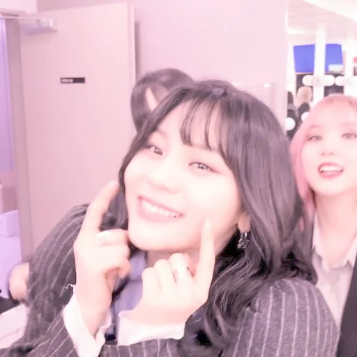 🌷 Стикер «Umji itzy» для Telegram