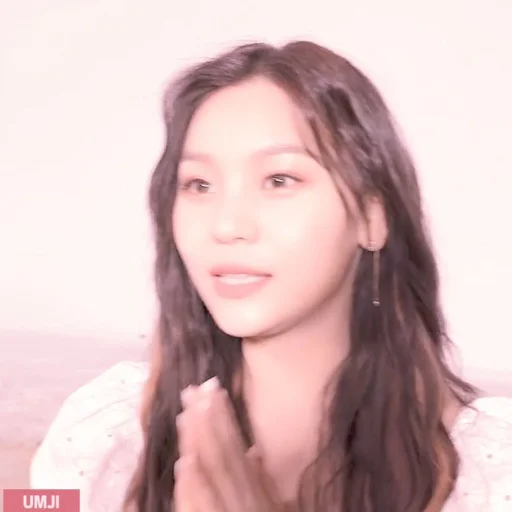 🌷 Стикер «Umji itzy» для Telegram