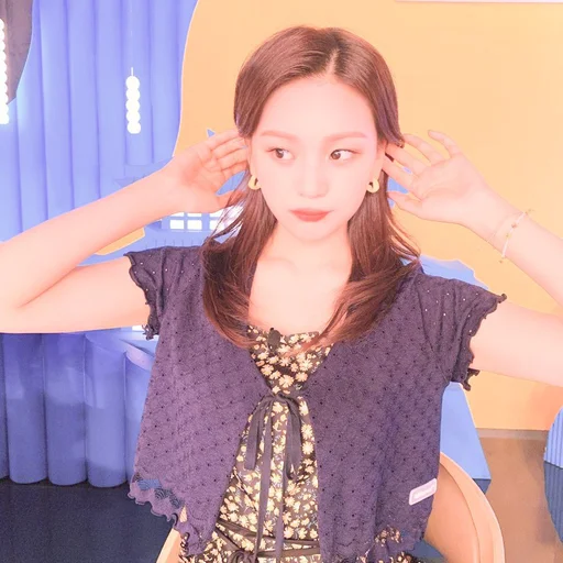 🌷 Стикер «Umji itzy» для Telegram