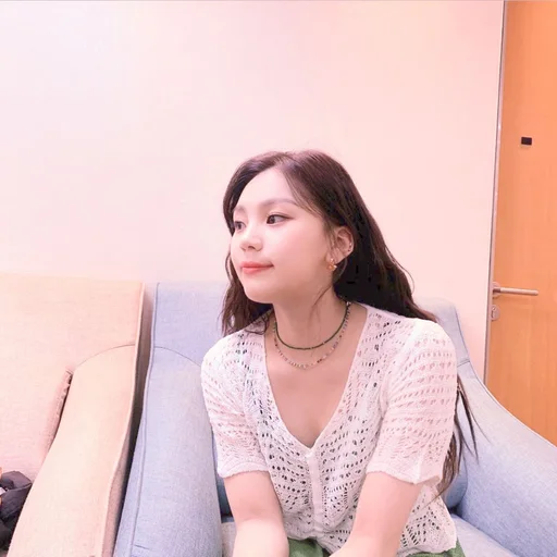 🌷 Стикер «Umji itzy» для Telegram