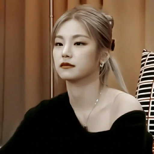 🌻 Стикер «? ; yeji ;» для Telegram