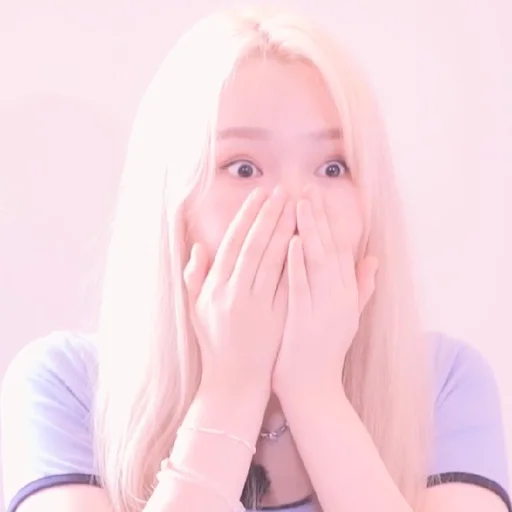 🌸 Стикер «gowon loona» для Telegram