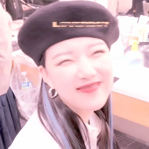🌸 Стикер «gowon loona» для Telegram