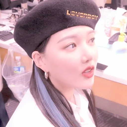 🌸 Стикер «gowon loona» для Telegram