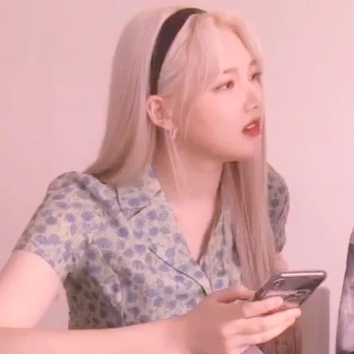 🌸 Стикер «gowon loona» для Telegram