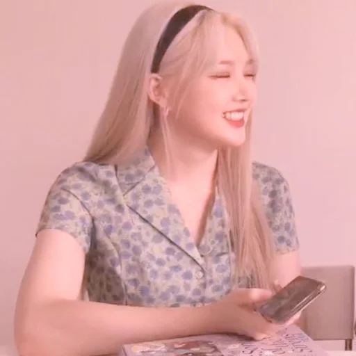 🌸 Стикер «gowon loona» для Telegram
