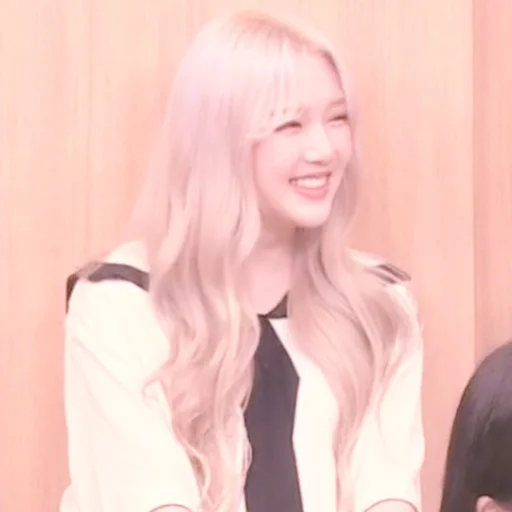 🌸 Стикер «gowon loona» для Telegram
