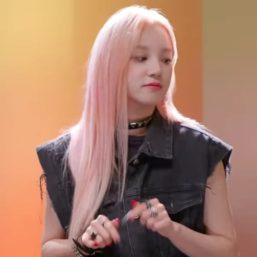 👇 Стикер «Yuqi 2 (G)I-DLE» для Telegram