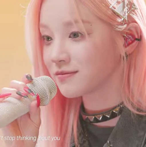 😋 Стикер «Yuqi 2 (G)I-DLE» для Telegram
