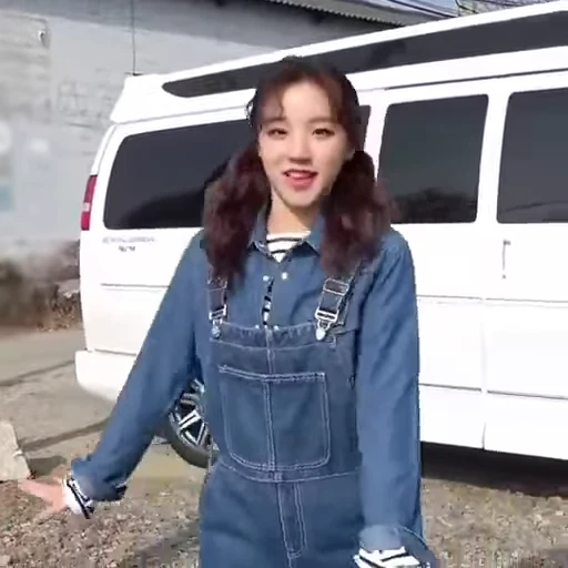 💃 Стикер «Yuqi 2 (G)I-DLE» для Telegram