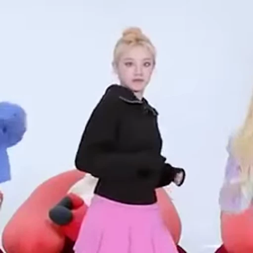 🏃‍♀️ Стикер «Yuqi 2 (G)I-DLE» для Telegram