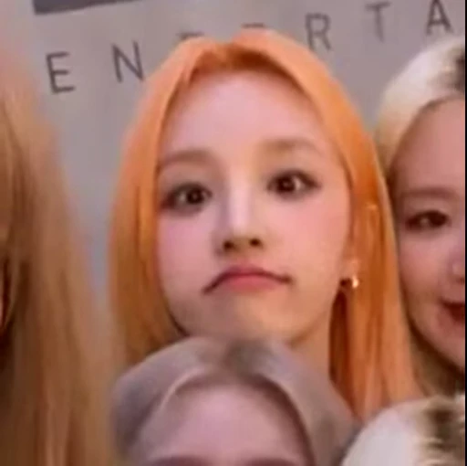 😵‍💫 Стикер «Yuqi 2 (G)I-DLE» для Telegram
