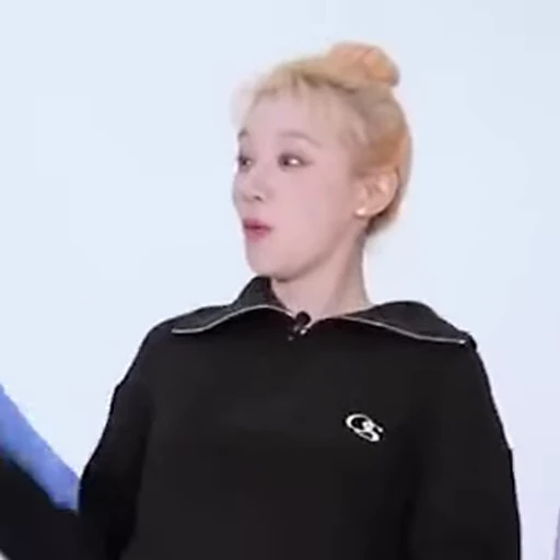😲 Стикер «Yuqi 2 (G)I-DLE» для Telegram