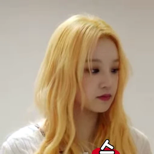 😦 Стикер «Yuqi 2 (G)I-DLE» для Telegram