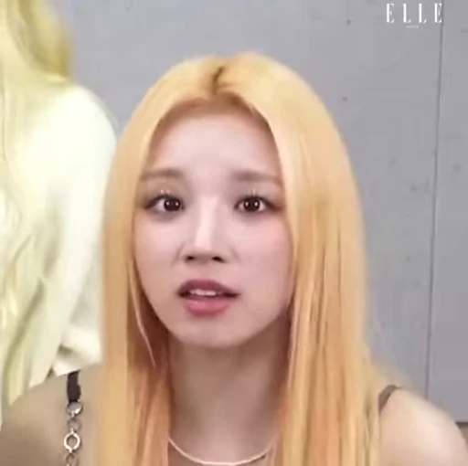 😬 Стикер «Yuqi 2 (G)I-DLE» для Telegram