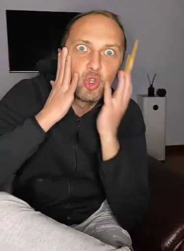 😱 Стикер «zubarefff» для Telegram