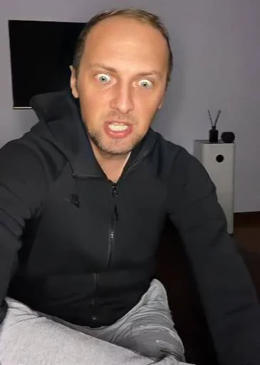 😬 Стикер «zubarefff» для Telegram