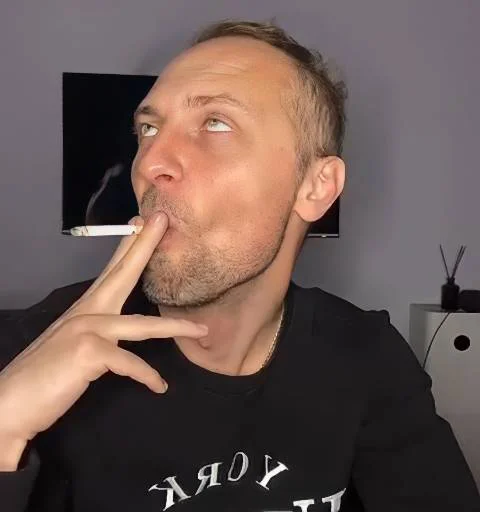 🚬 Стикер «zubarefff» для Telegram